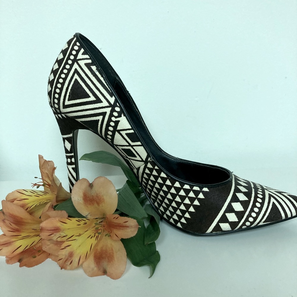 Kurt Geiger Geometric Calf Hair Pump size 7/Euro 38